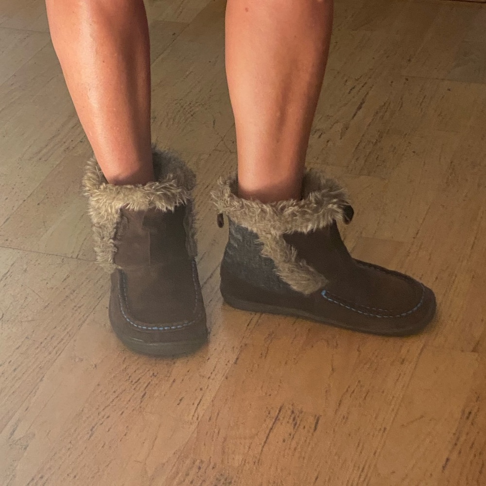 Woolrich Suede Faux Fur Wooden Toggle Moccasins - Picture 3 of 15